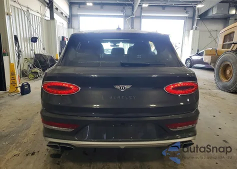 2023 Bentley Bentayga z USA, uszkodzony, nr VIN SJAHT2ZV0PC020005